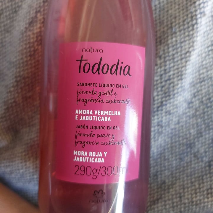 photo of Natura Sabonete Líquido Amora Vermelha E Jabuticaba shared by @izabela928 on  16 Apr 2022 - review