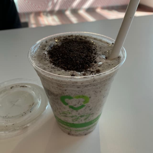 菜肴“Cookies N Cream Shake”的照片