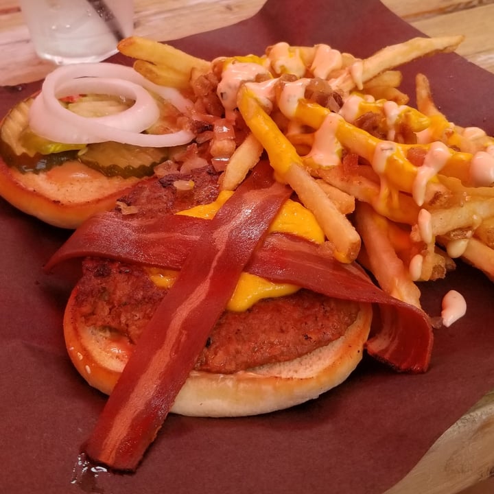 photo of Bar Vegandale Peanutbutter Bacon Burger shared by @catsbatsclare on  19 Jul 2021 - review