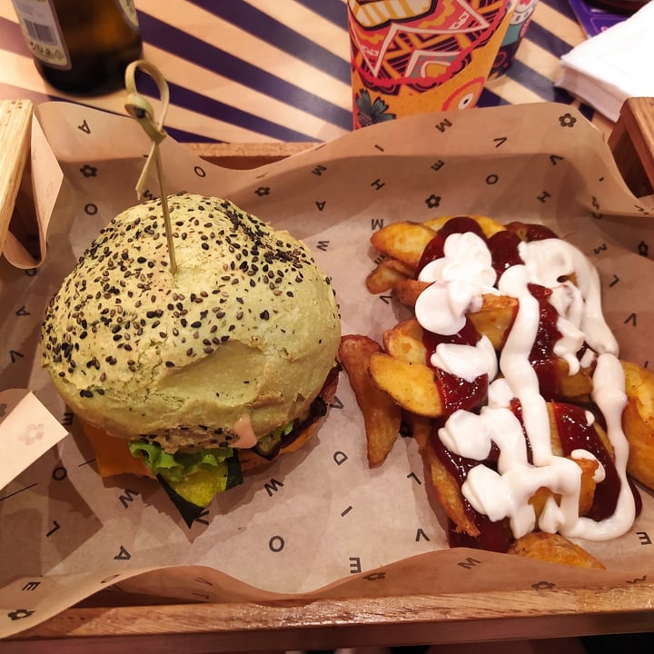 photo of Flower Burger Jungle burger shared by @martss on  07 Aug 2022 - review