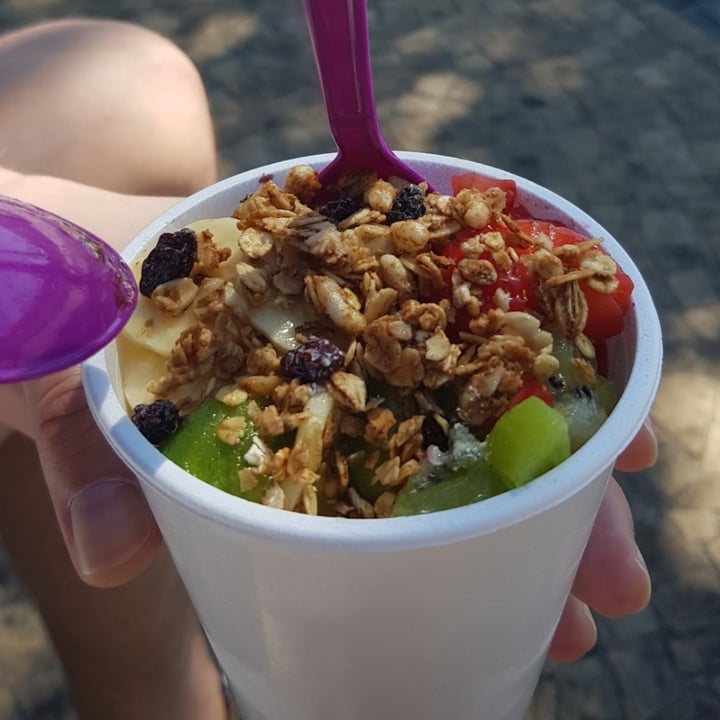 photo of Oakberry Açaí Perdizes Açaí com Granola e Frutas shared by @futureisavegan on  16 Jun 2022 - review