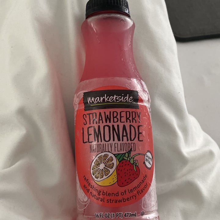 photo of Marketside Strawberry lemonade shared by @cailyntoro on  30 Nov 2021 - review
