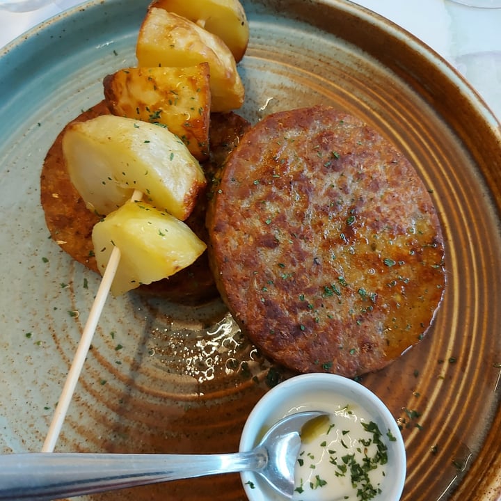 photo of Osteria L’Angolo Divino Burger di lenticchie e semi di girasole con patate al forno e maionese Vegan shared by @pandora67 on  13 Aug 2022 - review