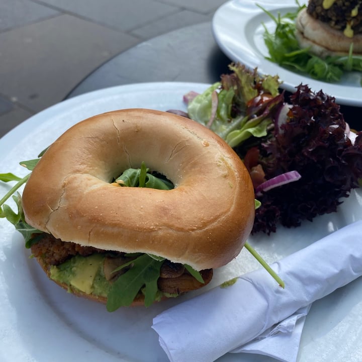 photo of Rose & Grant's Deli Cafe Ultimate vegan special bagel shared by @devon0 on  15 Jul 2021 - review