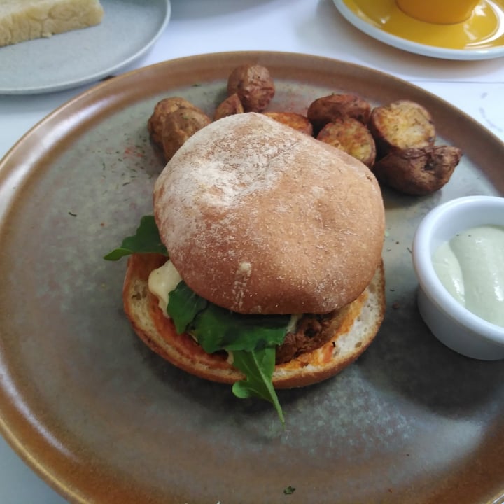 photo of Mi Manchi Chicken Parmesan burguer shared by @diegomerchanm on  11 May 2021 - review