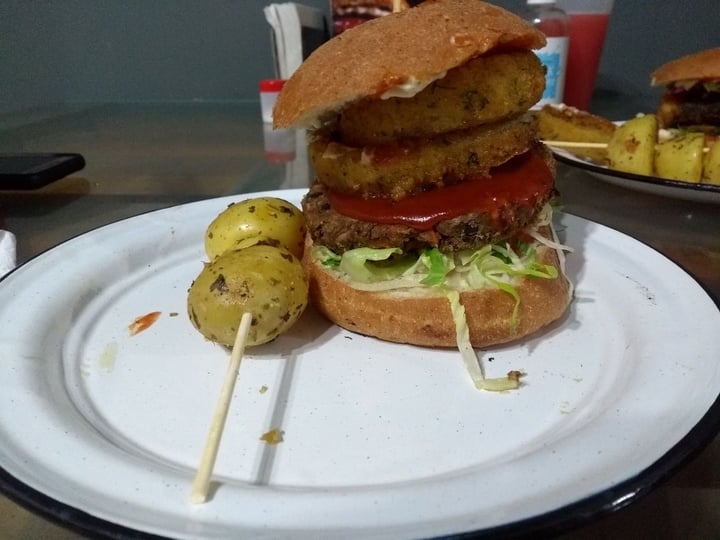 photo of VeganMunch Hamburguesa Bbq shared by @akgonzd on  18 Dec 2019 - review