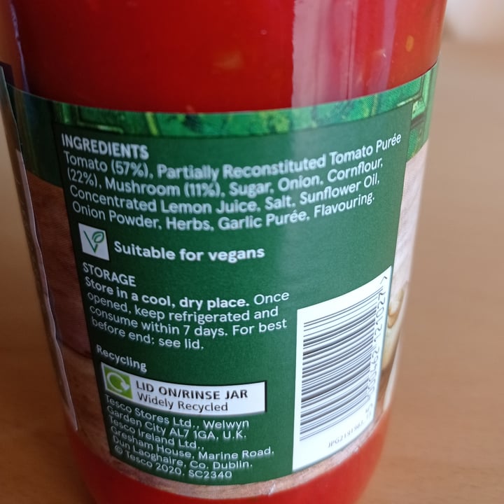 photo of Tesco Tomato and mushroom pasta sauce shared by @tintadecuervo on  21 Apr 2021 - review