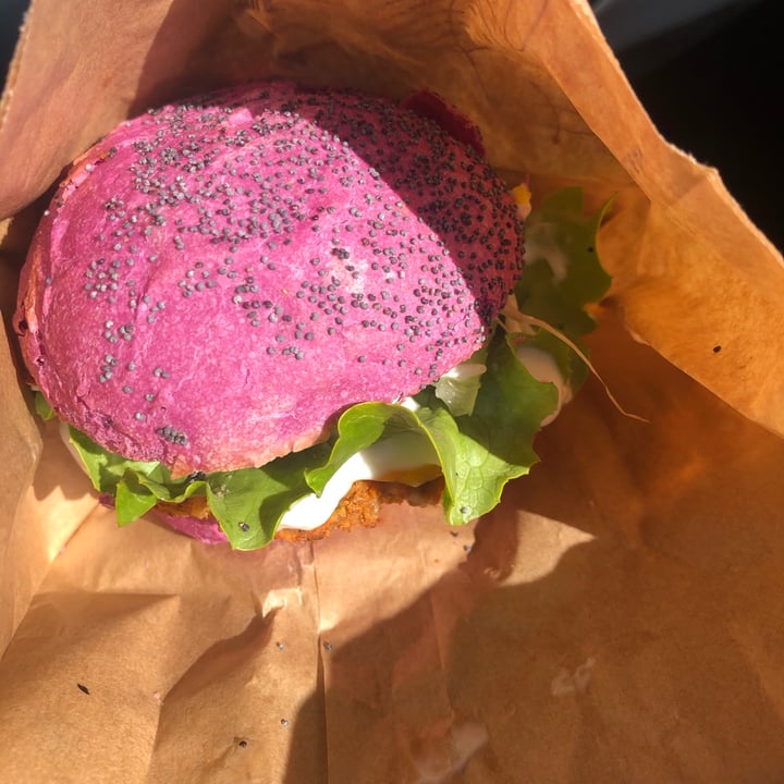 photo of Flower Burger Cherry Bomb shared by @giuliettaveg on  08 Apr 2021 - review