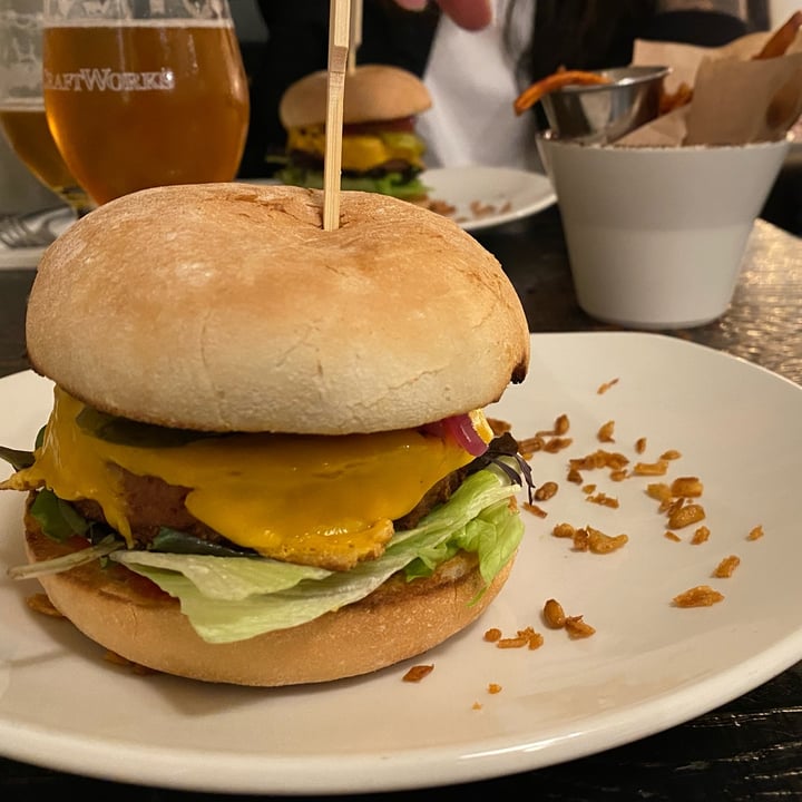 photo of Ellis Gourmet Burger - Ghent Beyond Burger shared by @sweetveganbat on  31 Mar 2022 - review