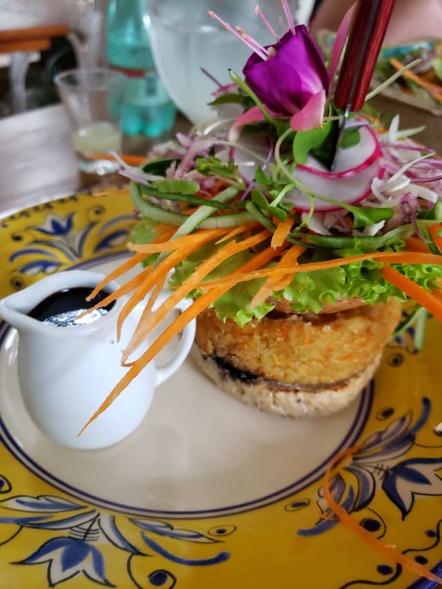 Photo du plat “Hambúrguer De Grão De Bico E Cenoura”