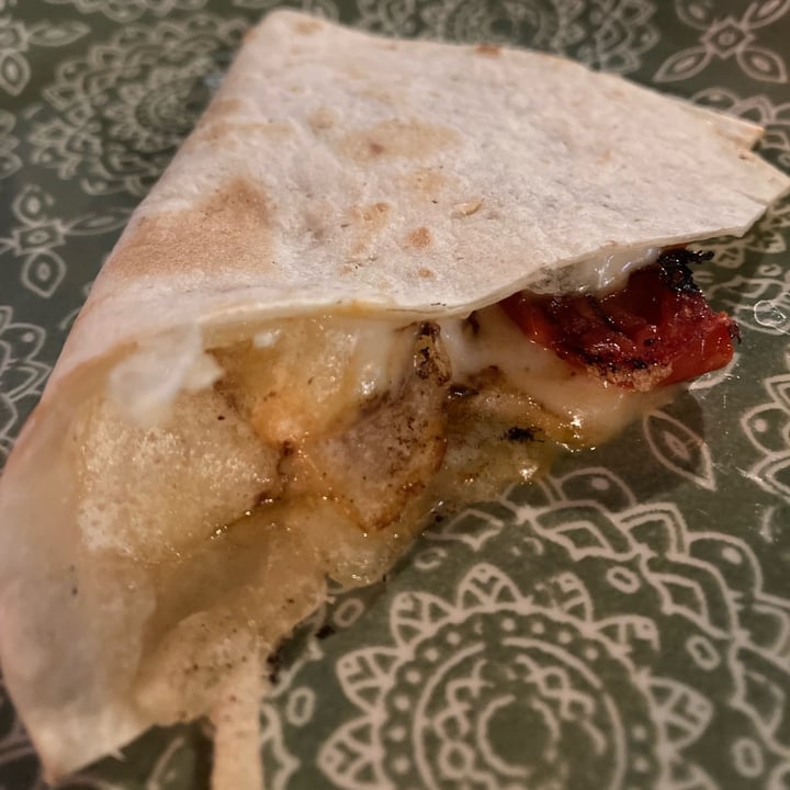 photo of El Ojú Tapa Quesadilla shared by @veganwildce on  15 Oct 2021 - review