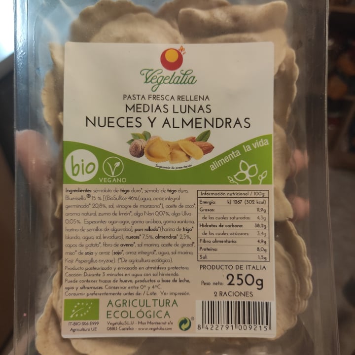 photo of Vegetalia Medias lunas nueces y almendras shared by @crispichispi on  29 Oct 2022 - review