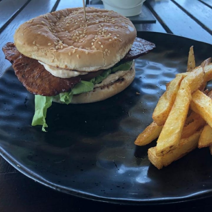 photo of Asher's Corner Cafe @ Ashers Farm Sanctuary The Unbelievable Burger shared by @himal108 on  09 Nov 2020 - review