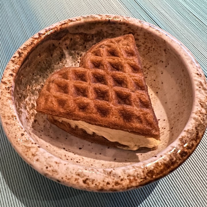 photo of Analogue Ice cream waffle shared by @vegan-ravana on  18 Apr 2022 - review