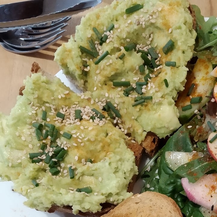 photo of Virgule Avocado Toast shared by @chiaranour on  13 Apr 2022 - review