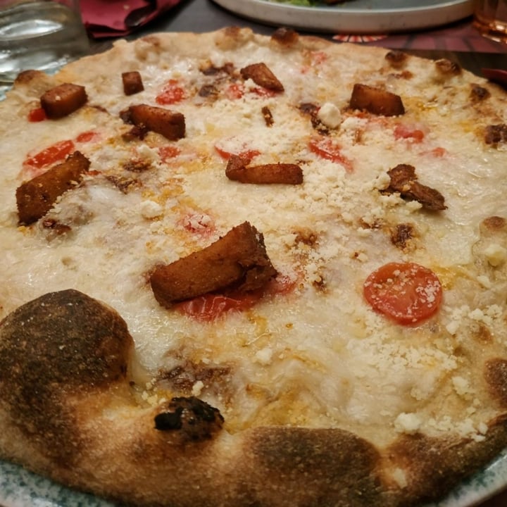 photo of Rifugio Romano Pizza Bomba shared by @carotinaa on  12 Apr 2022 - review
