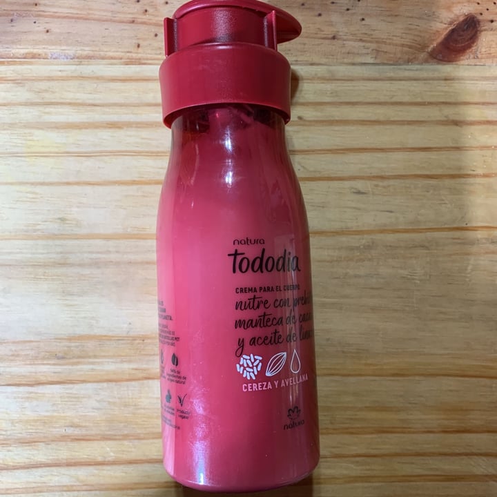 photo of Natura Tododia crema para el cuerpo Cereza y Avellana shared by @valenserra on  14 Sep 2020 - review