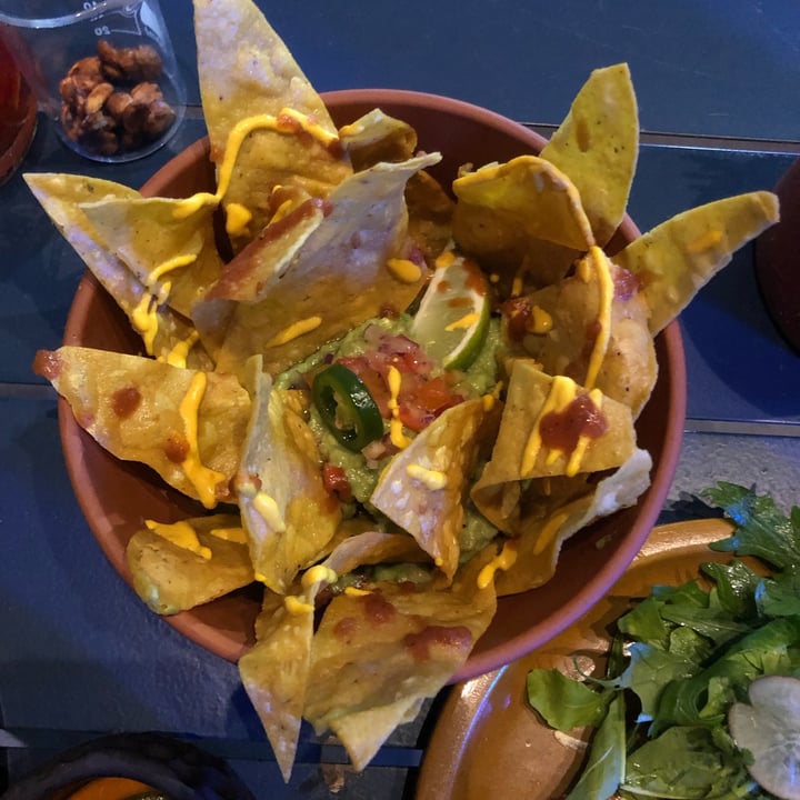 photo of Oleada Plant Based Guacamole Y Totopos shared by @anavegar on  11 Oct 2021 - review