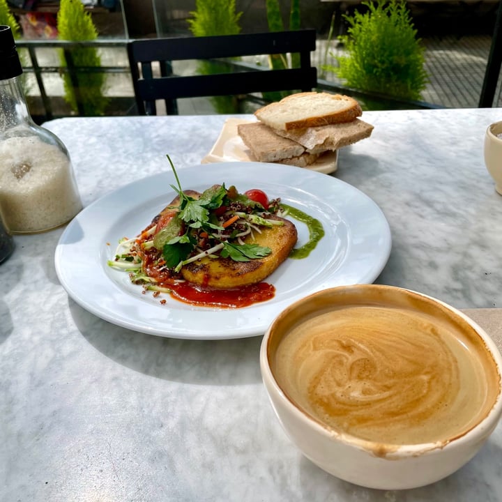 review photo of Le Pain Quotidien - Recoleta Mall Provoleta de Almendras con Tabule de Quinoa shared by @wmdiomedi on 23 Sep 2021 - review