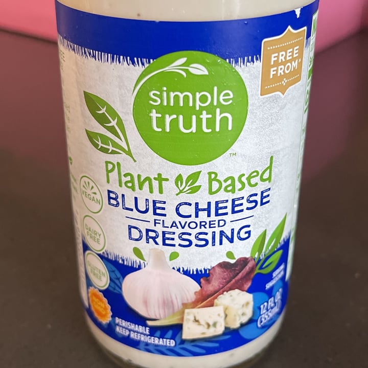 photo of Simple Truth Plant Based Blue Cheese Flavored Dressing shared by @sgerber33 on  04 Mar 2022 - review