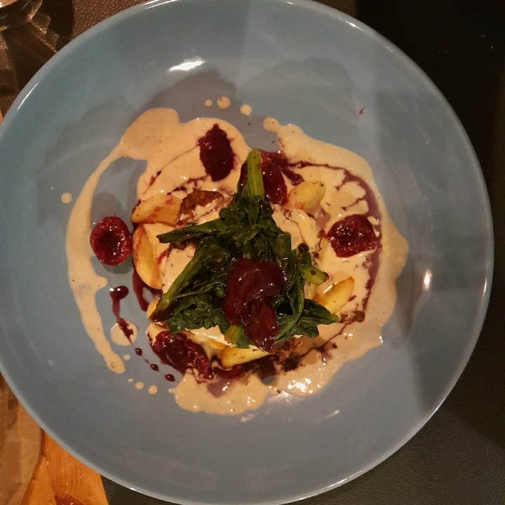 review photo of DuedipiccheVegan Vegan Burrito;filetto Di Seitan Al Pepe Verde;involtini Tahilandesi Con Salsa Yogurt E Maritati Al Pesto Di Erbette E Feta shared by @nicolezordan on 15 Jul 2022 - review