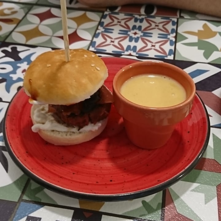 photo of Distrito Vegano Death By Cheese Burger shared by @lmf on  31 May 2021 - review