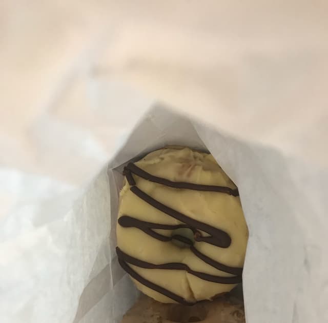 菜肴“Vegan passion fruit donut”的照片