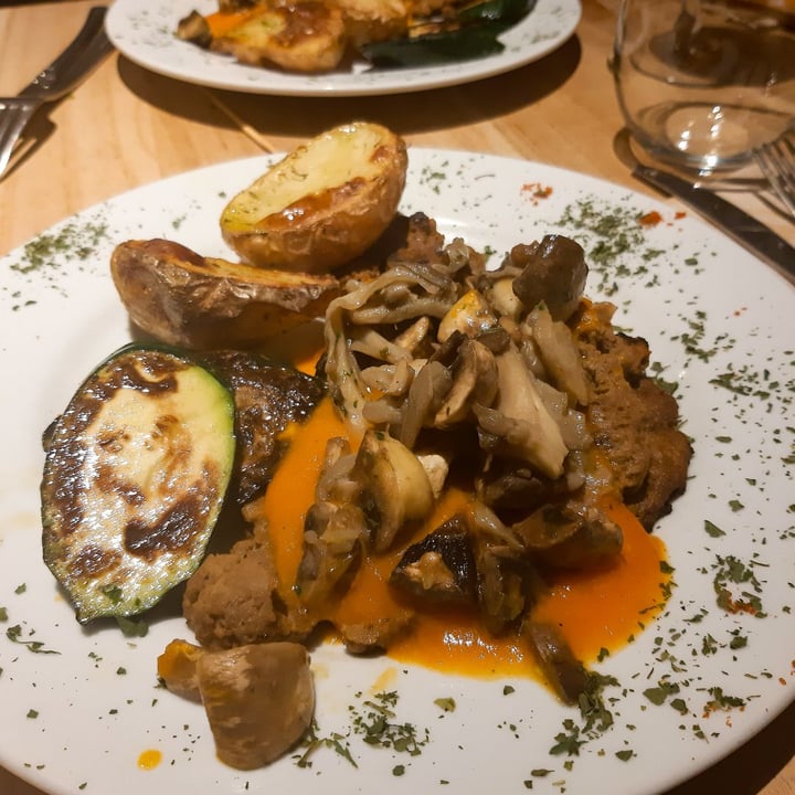 photo of Restaurante Alive Fricandó de Seitan shared by @pattivegan on  31 Jan 2020 - review