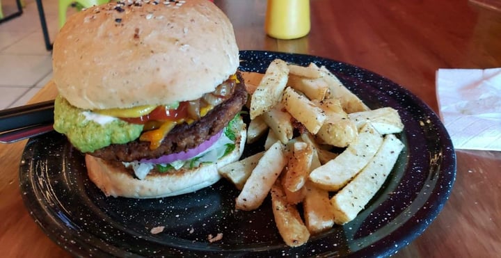 review photo of Revolucion Verde Beyond Burger shared by @zagadigala on 17 May 2019 - review