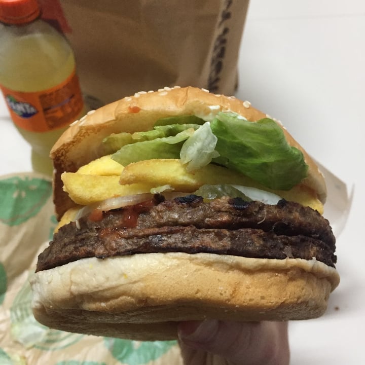review photo of Burger King Burger plant based shared by @danii1997 on 04 Apr 2022 - review