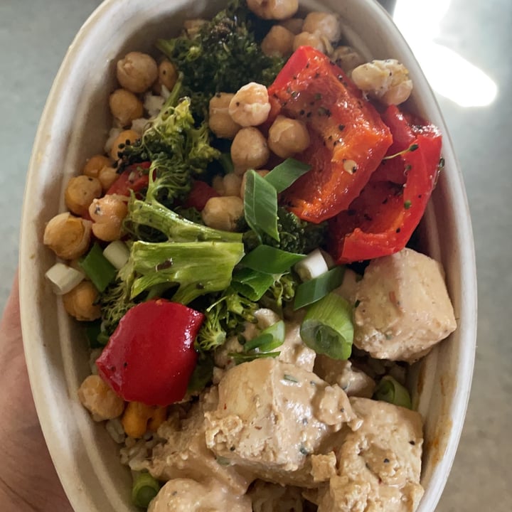 photo of Cleveland Vegan Thai peanut tofu bowl shared by @cybergata on  17 Mar 2021 - review