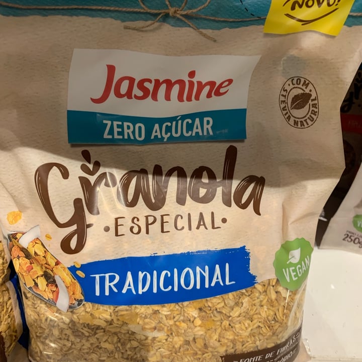 photo of Jasmine Granola Tradicional con coco y pasas shared by @mbontempo on  07 May 2022 - review