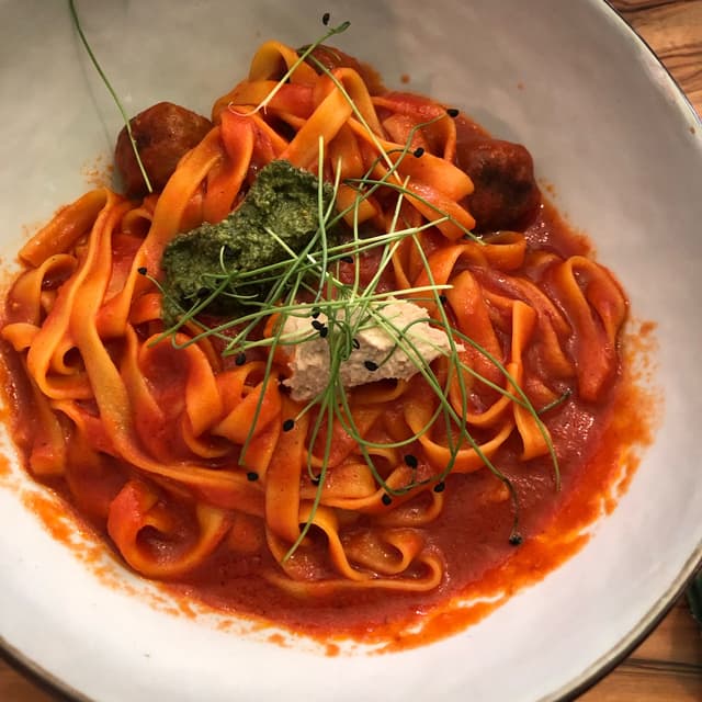 Photo of the dish “Fettuccini De Zanahoria Con Albondigas”