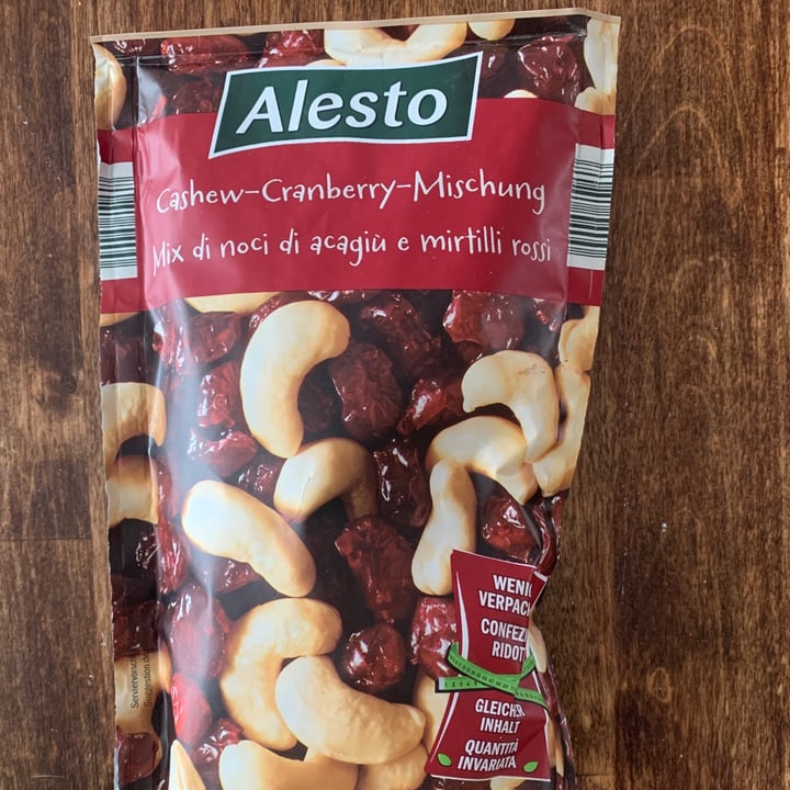 photo of Alesto Mix di noci di acagiú  e mirtilli rossi shared by @catortorella on  11 Dec 2021 - review