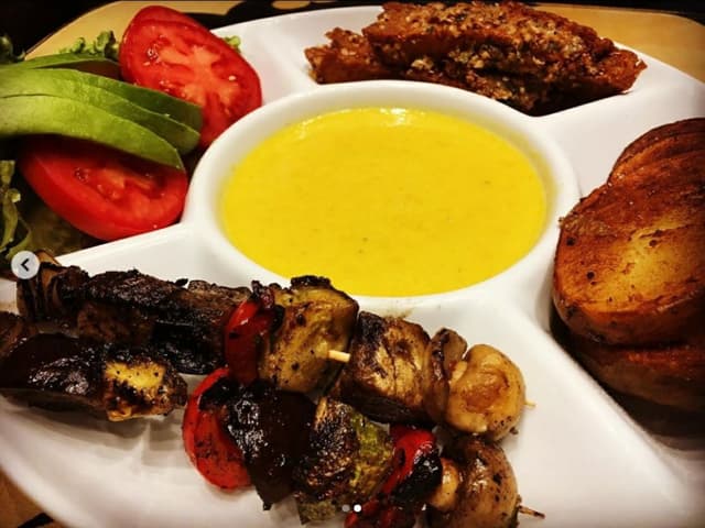 Photo of the dish “Piqueo arequipeño” (mix of seitan, brochettes, ‘huancaína’ sauce)”