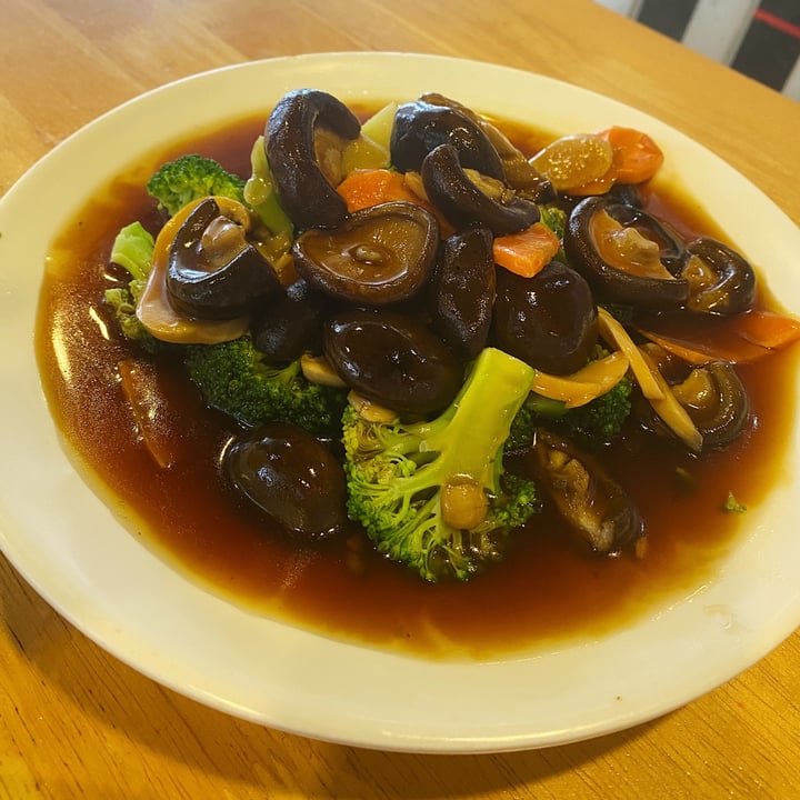 photo of Zi Zai Vegetarian Mushrooms & Broccoli shared by @rainbowandstars on  27 Sep 2020 - review