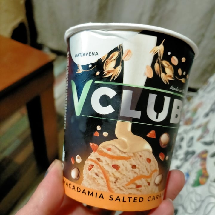 photo of VClub Helado de caramelo a la sal y nueces de macadamia shared by @noe48 on  25 May 2022 - review