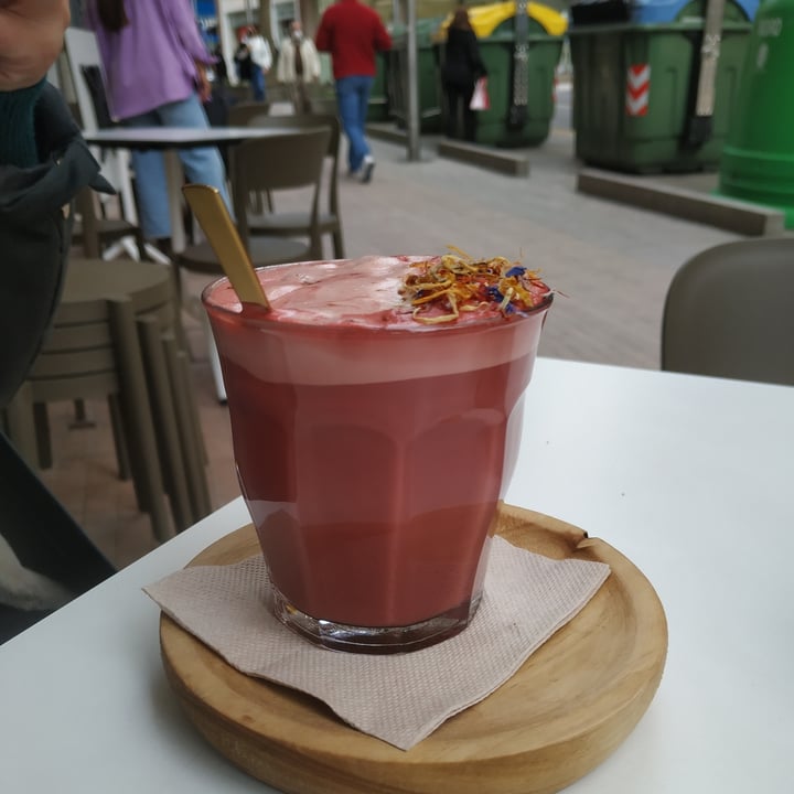 photo of Pumpernickel Artisan Bakery Pink Latte shared by @irmandadeantispecist on  23 Apr 2021 - review