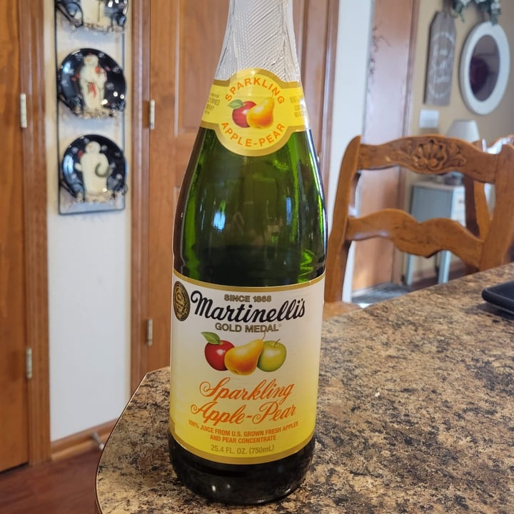 photo of Martinelli's Sparkling Apple-Pear shared by @veganwildflower on  02 Apr 2022 - review