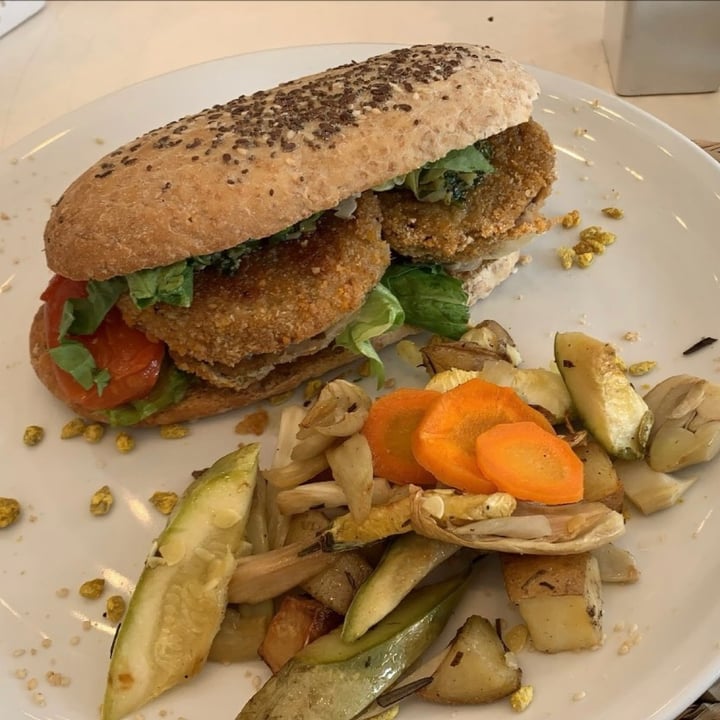 photo of Gratitude I live & enjoy a gift Sándwich De Milanesa De Berenjena shared by @p4z on  05 Jan 2022 - review