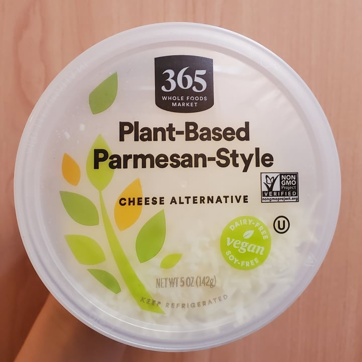 photo of 365 Whole Foods Market Plant-Based Parmesan-Style shared by @klarina on  23 Jun 2022 - review