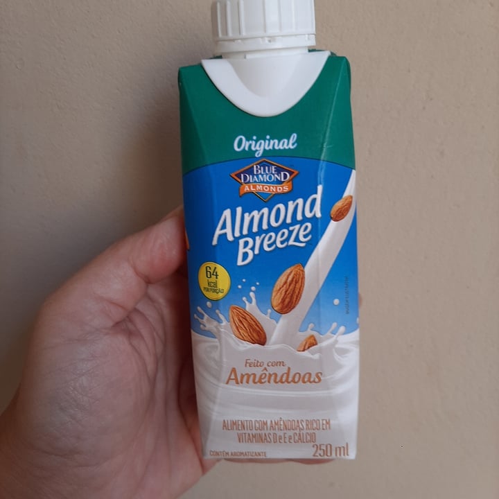 photo of blue diamond almonds Almond Breeze Chocolate shared by @sgarbosa on  29 Jun 2022 - review