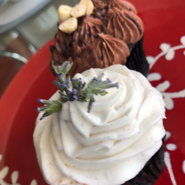 photo of Deus Cafe Vegan Cupcakes shared by @ildsarria on  09 Nov 2020 - review