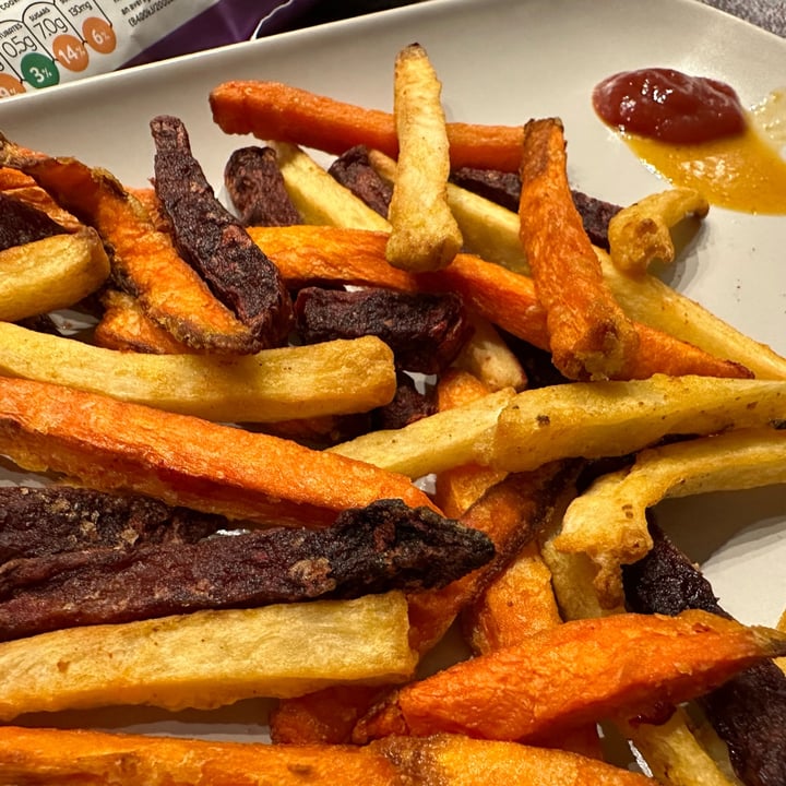 photo of Strong Roots Mixed Roots Vegetable fries shared by @berryveganplanet on  05 Nov 2022 - review