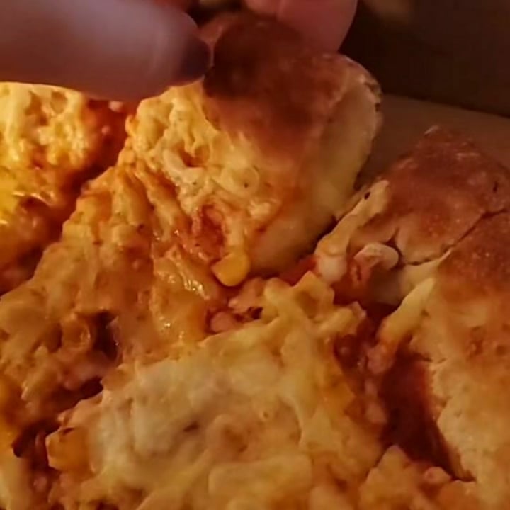 photo of Papa John's Pizza Vegan Stuffed Crust - Vegan Cheese & Tomato shared by @larasworld on  20 Jan 2021 - review