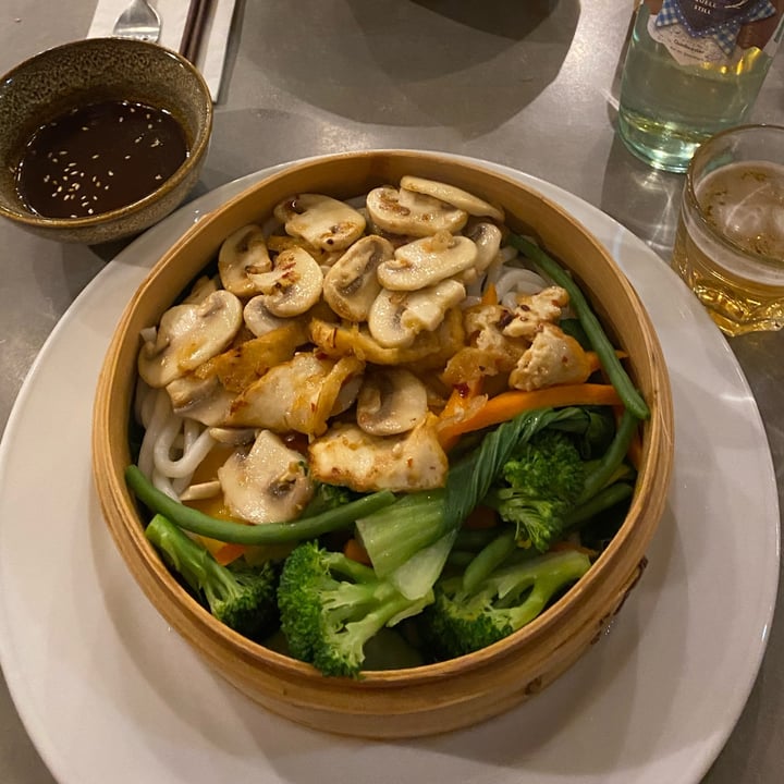 photo of Quy Nguyen Vegan Living Udon Noodle With Tofu And Vegetables shared by @ilariaaiello on  21 Feb 2022 - review
