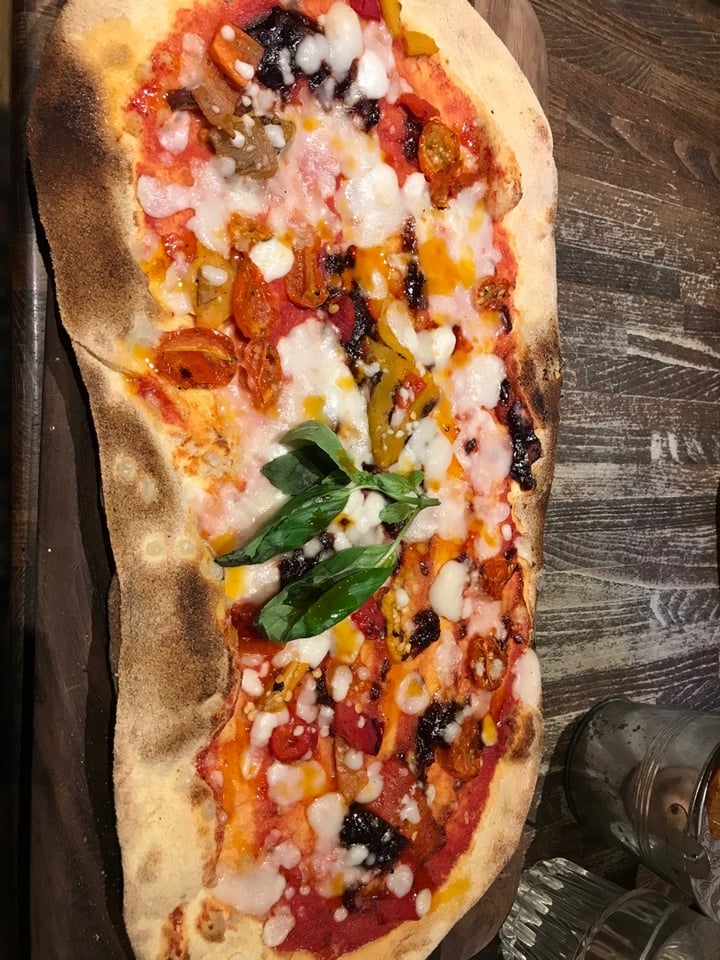 review photo of Zizzi Nottingham Rustica Vegan Margarita With Caramelised Onions, Roast Tomatoes And Peppers. And Fried Herby Potatoes 🥔 shared by @lucymaryjohnson on 12 Jan 2020 - review