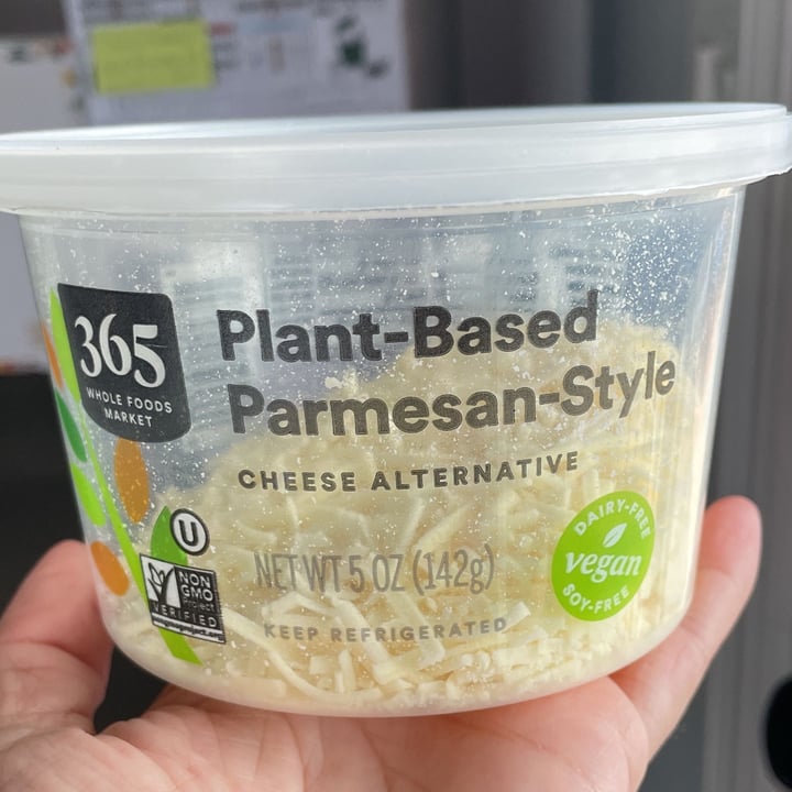 photo of 365 Whole Foods Market Plant-Based Parmesan-Style shared by @reneemarie on  14 Jul 2022 - review