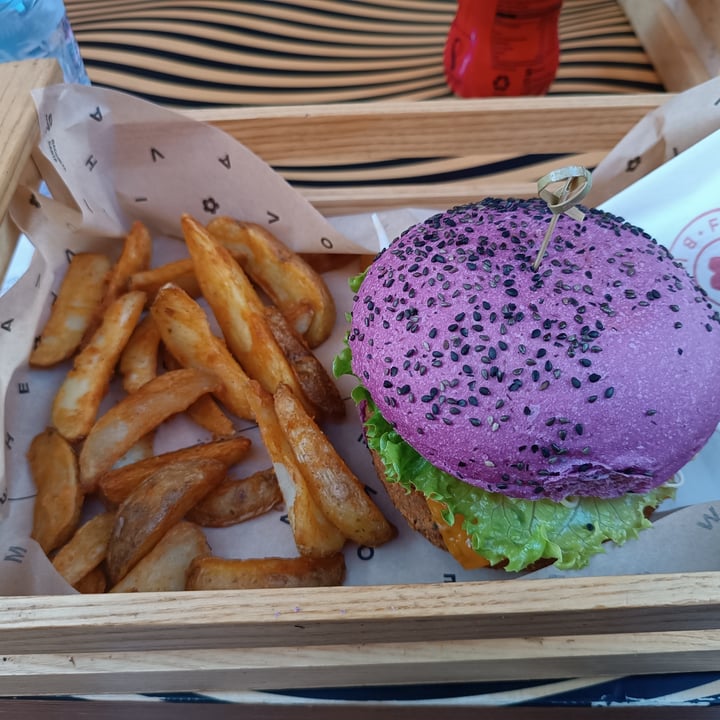 photo of Flower Burger Cherry Bomb shared by @giadab on  30 Oct 2022 - review