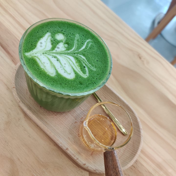 photo of Lilac Oak Matcha oat latte shared by @fourdollars on  12 Nov 2021 - review